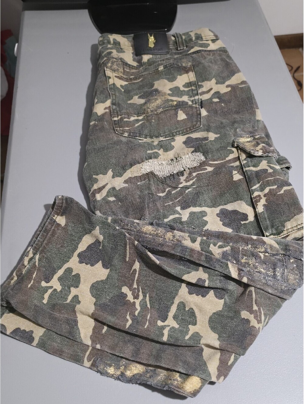 Makobi Camo Gold Flake Distressed Jeans Style size 46x32